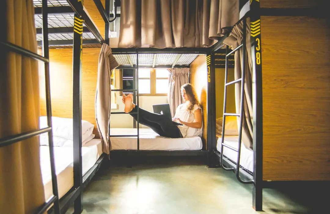 Traveller Bunker Hostel 1-1