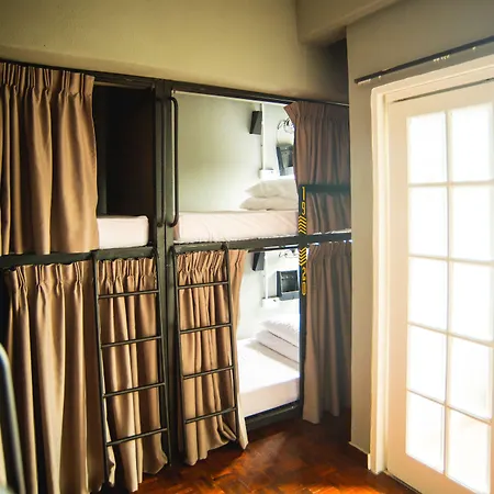 Traveller Bunker Hostel 1-3