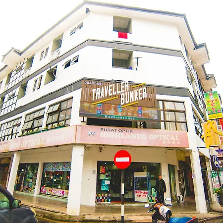 Traveller Bunker Hostel 1-2